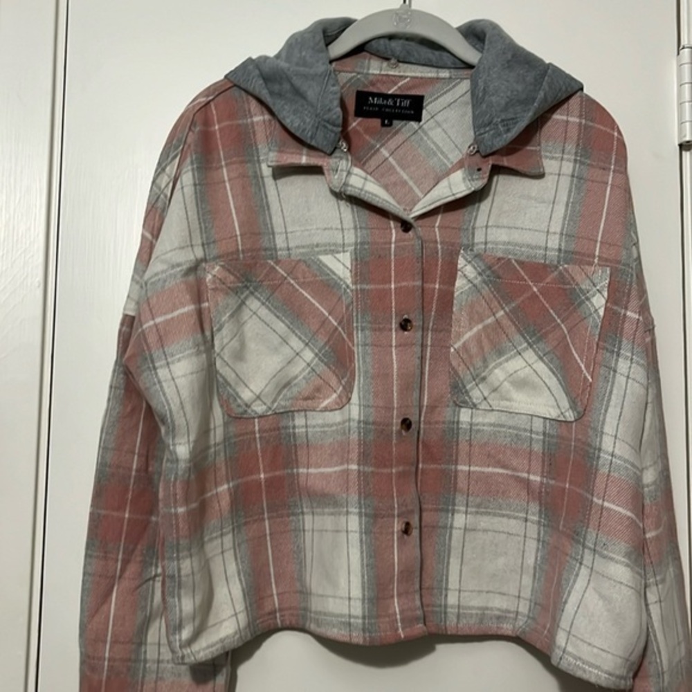 Mila & Tiffany pink plaid cropped flannel button up detachable hood large